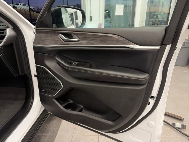 Used 2024 Jeep Grand Cherokee Limited 4xe image 27