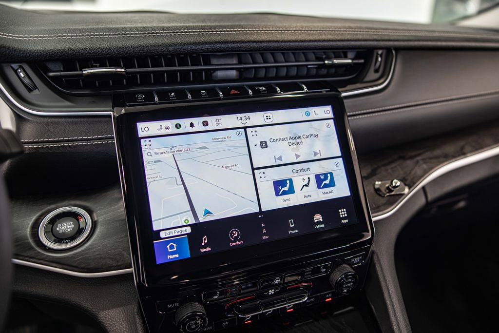 Used 2023 Jeep Grand Cherokee L Limited w/ Black Appearance Package image 29