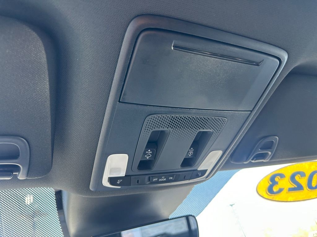 Used 2023 Honda Pilot TrailSport image 17