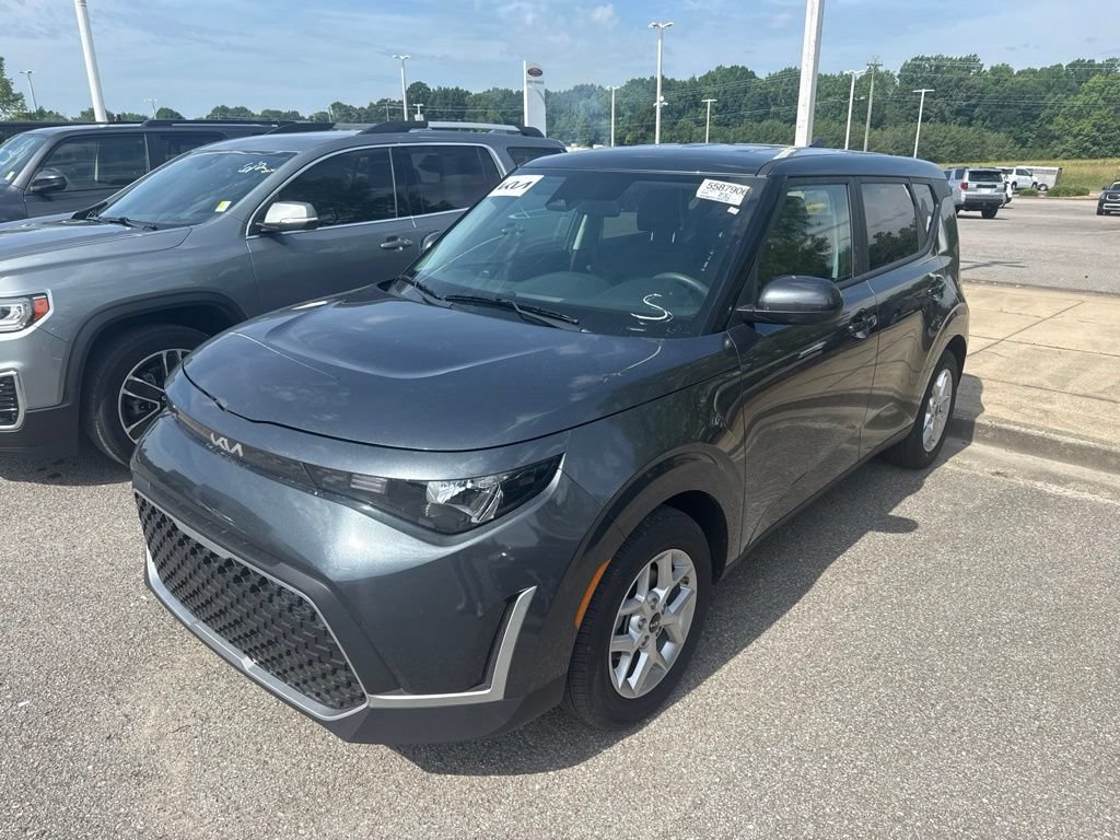 Used 2025 Kia Soul LX w/ LX Technology Package FWD image 1
