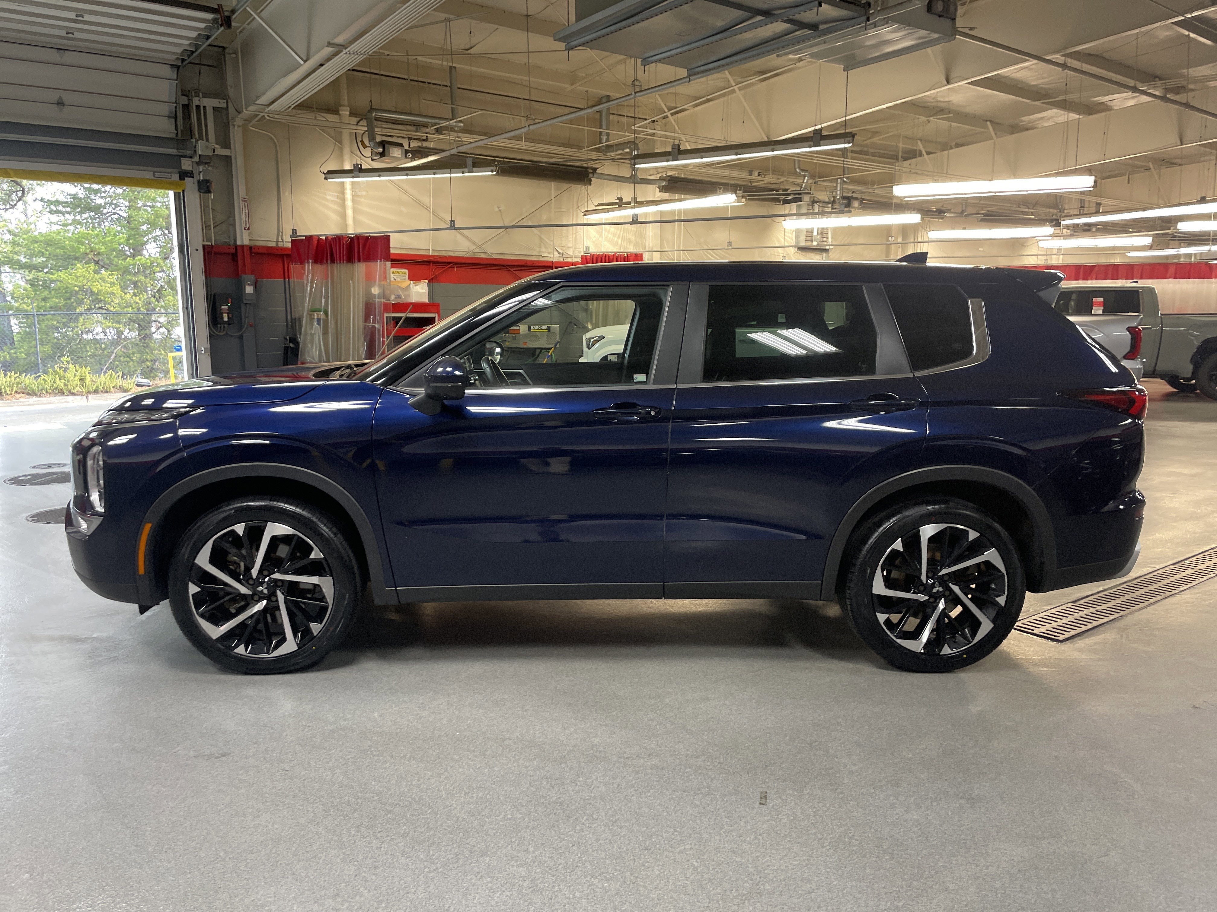 Used 2022 Mitsubishi Outlander SE image 7