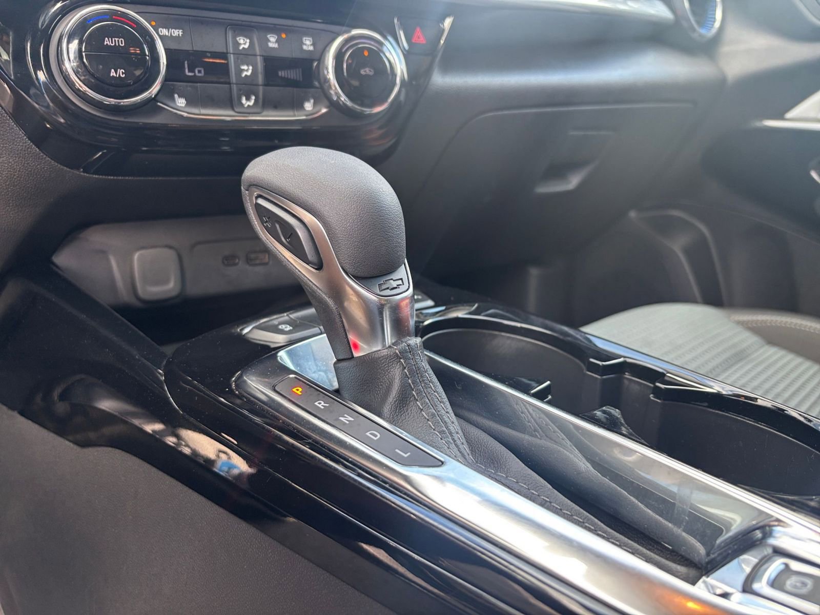 Used 2025 Chevrolet Trax LT w/ LT Convenience Package FWD image 39