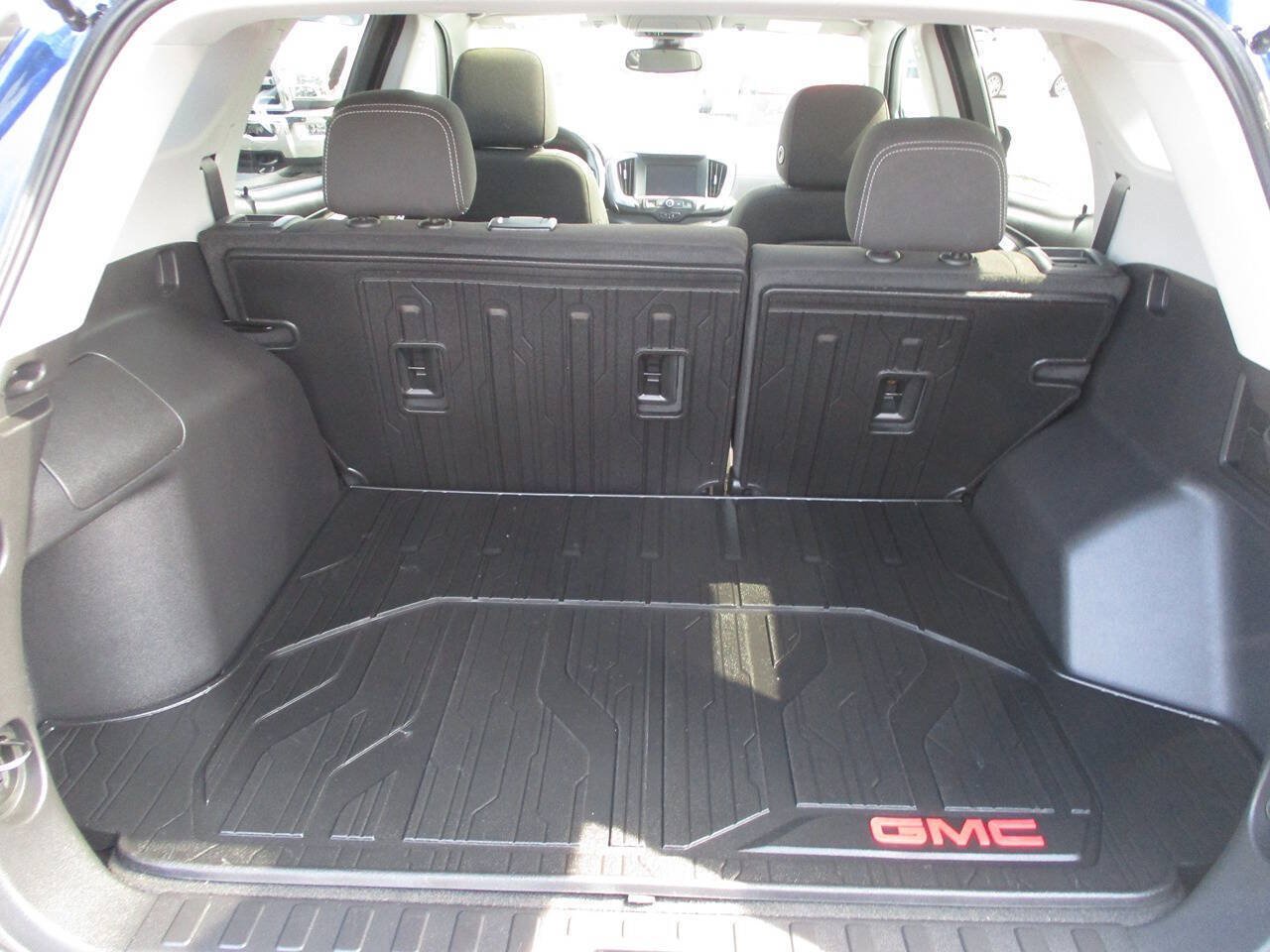Used 2023 GMC Terrain SLE AWD/4WD image 11