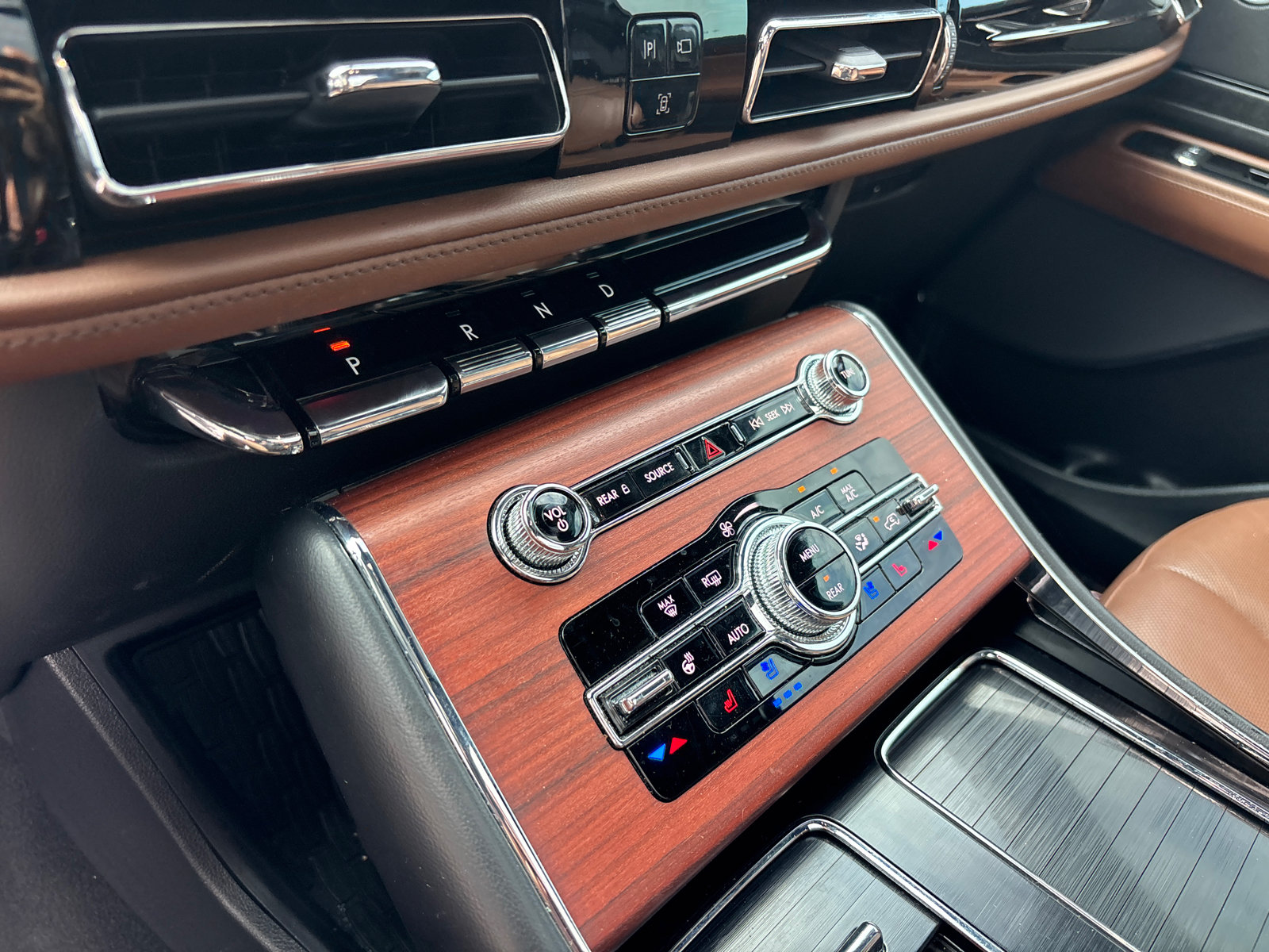 Certified 2023 Lincoln Aviator Reserve w/ Equipment Group 201A AWD/4WD image 21