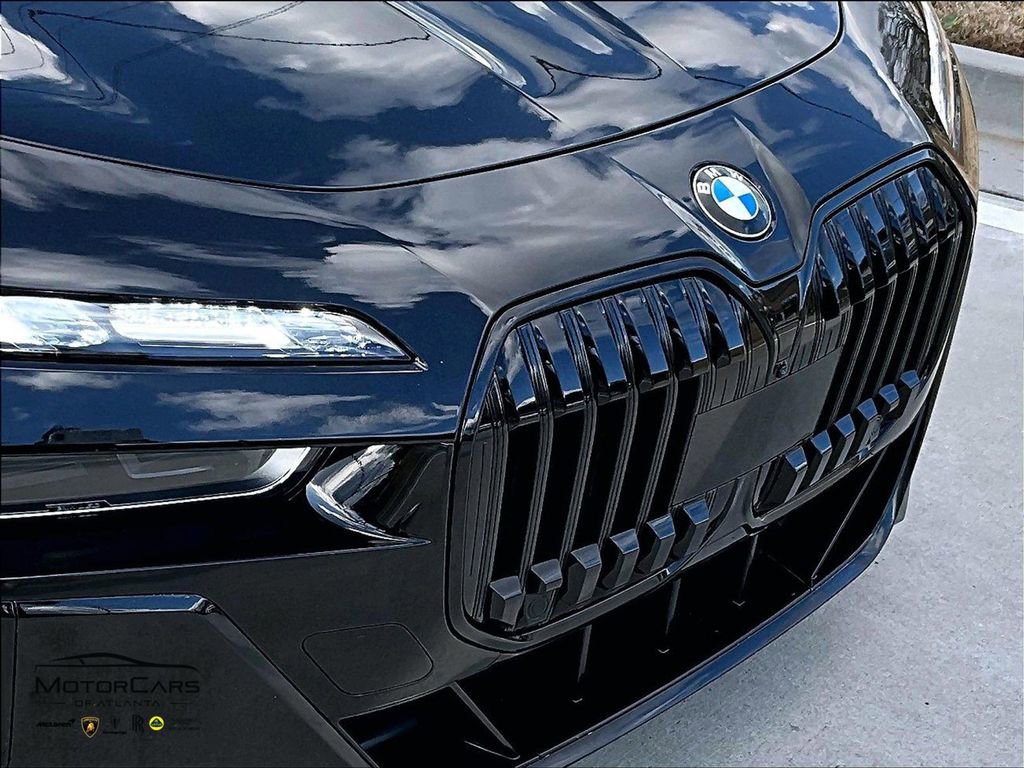 Used 2023 BMW 760i xDrive w/ Executive Package image 27
