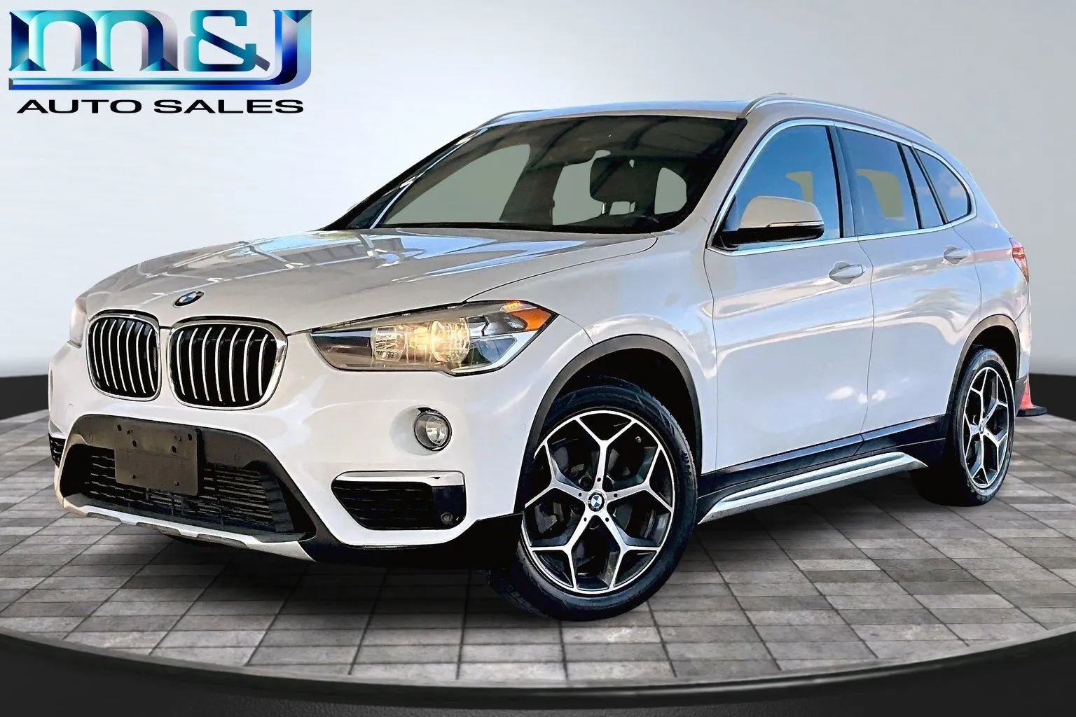 Used 2018 BMW X1 xDrive28i AWD/4WD image 1