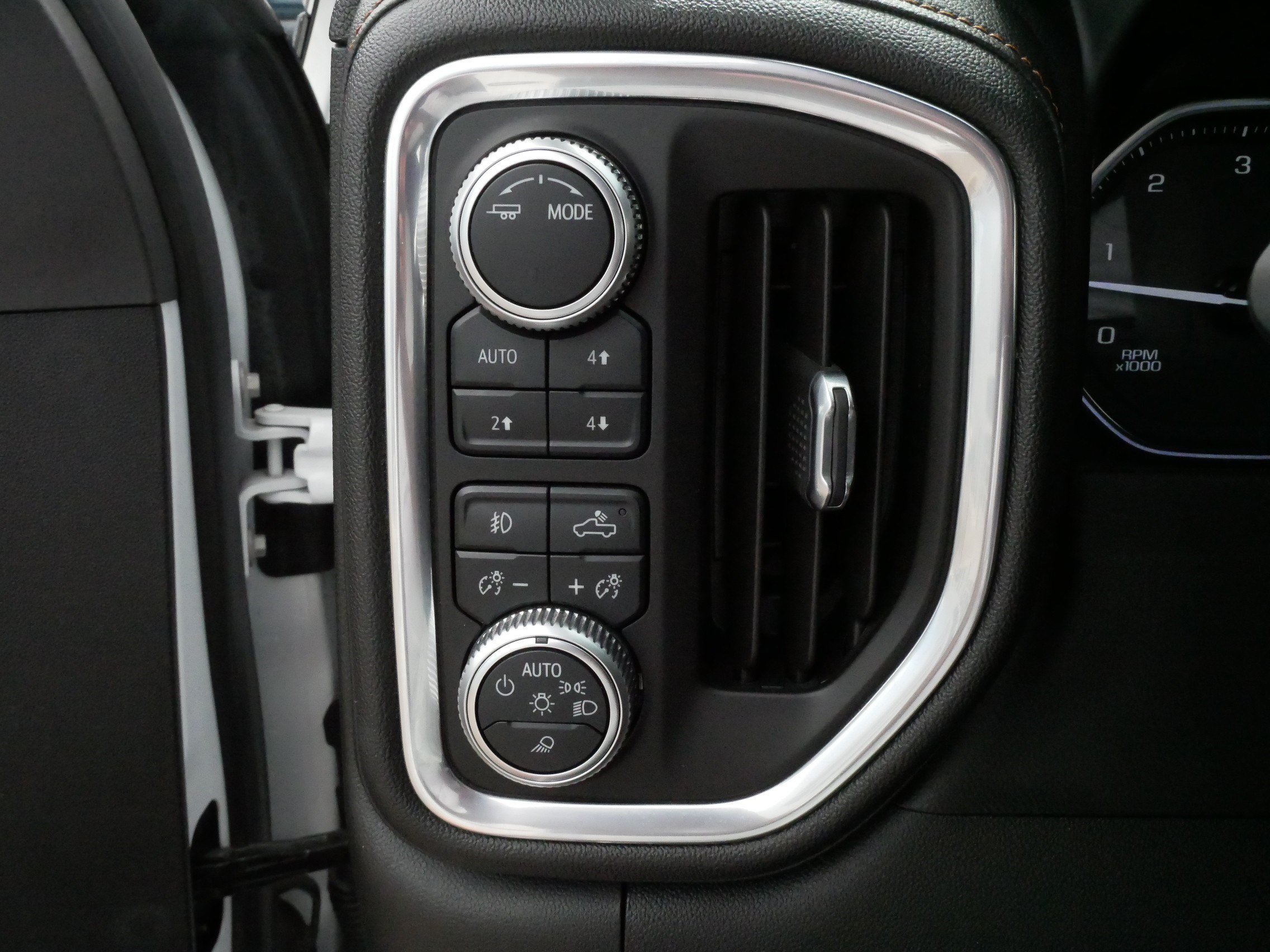 Used 2020 GMC Sierra 2500 AT4 w/ AT4 Premium Package AWD/4WD image 26
