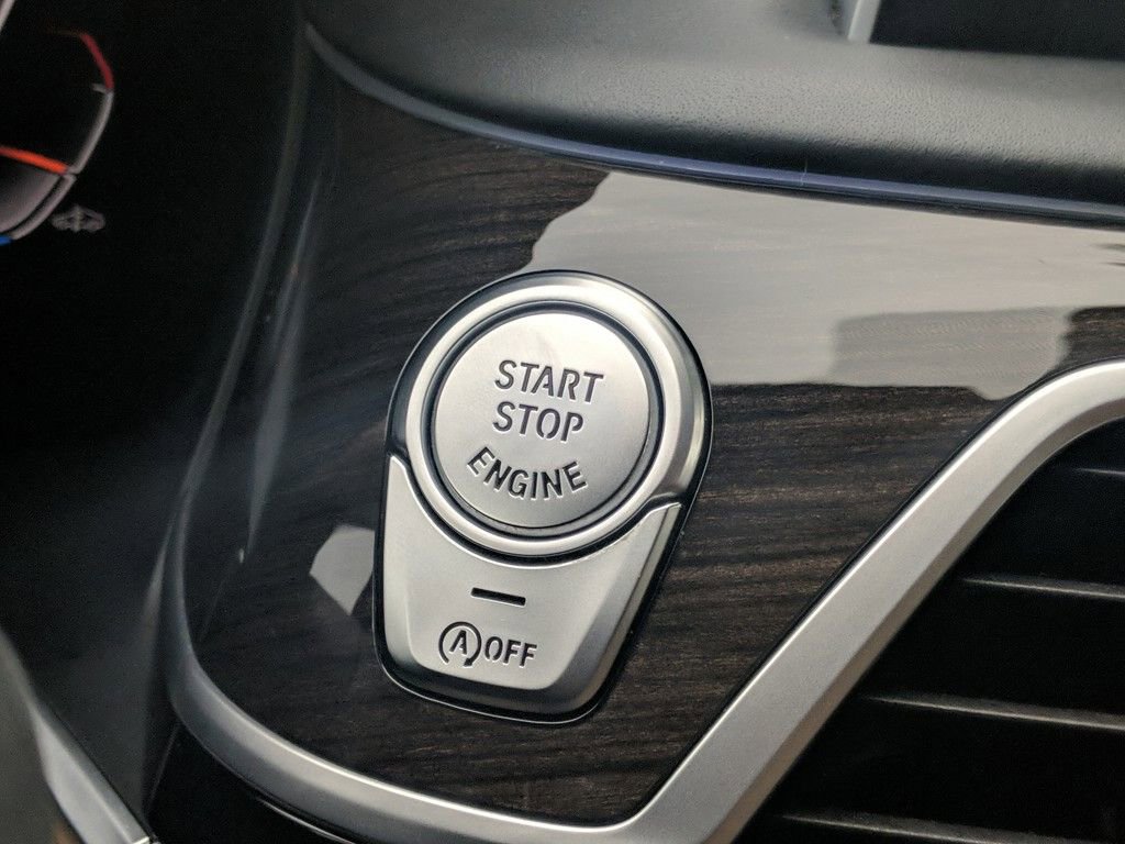 Used 2022 BMW 740i w/ Premium Package image 26