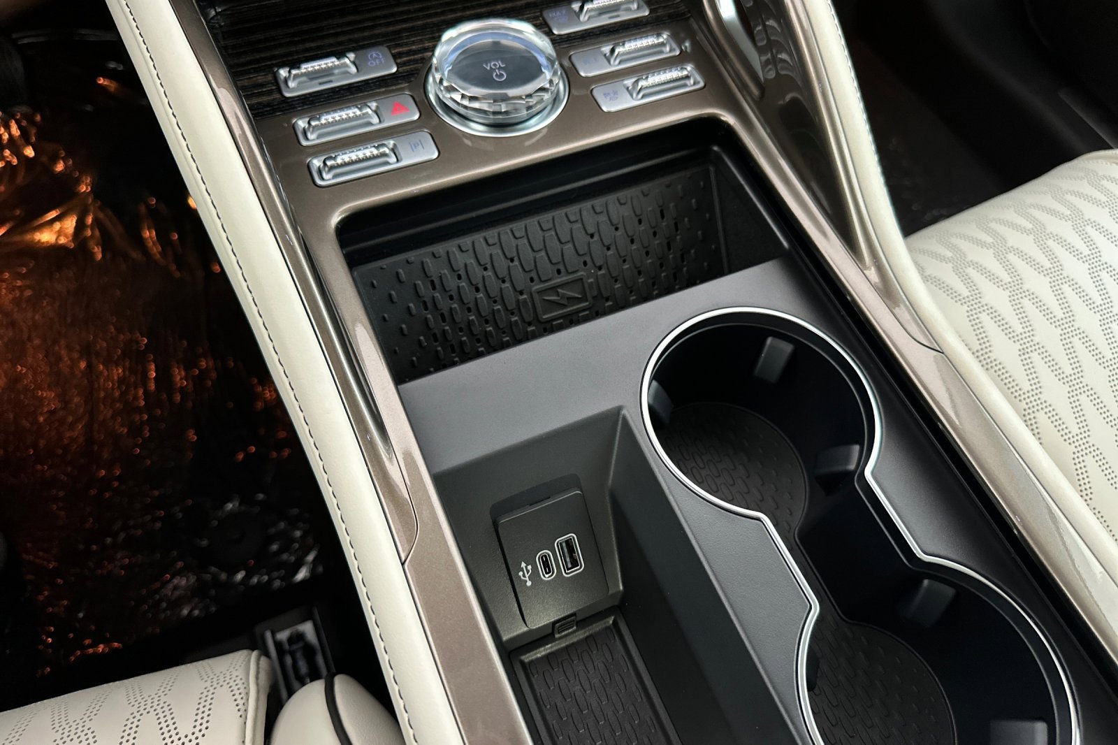 New 2025 Lincoln Nautilus Black Label w/ Jet Appearance Package image 28