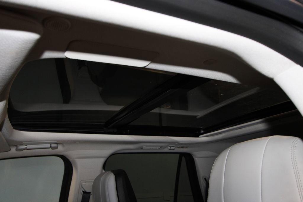 Used 2025 Lincoln Navigator Reserve image 23