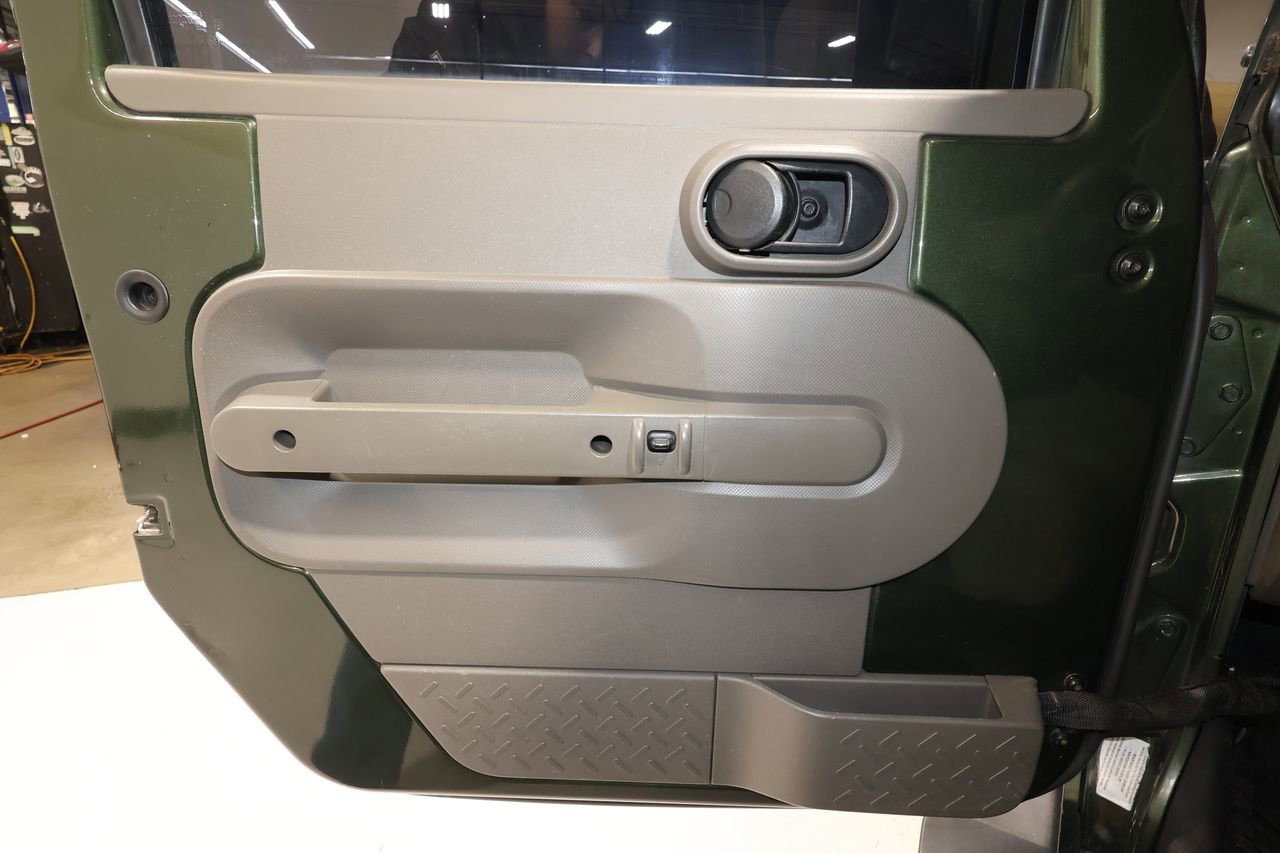 Used 2007 Jeep Wrangler Unlimited Sahara w/ Dual Top Group image 12