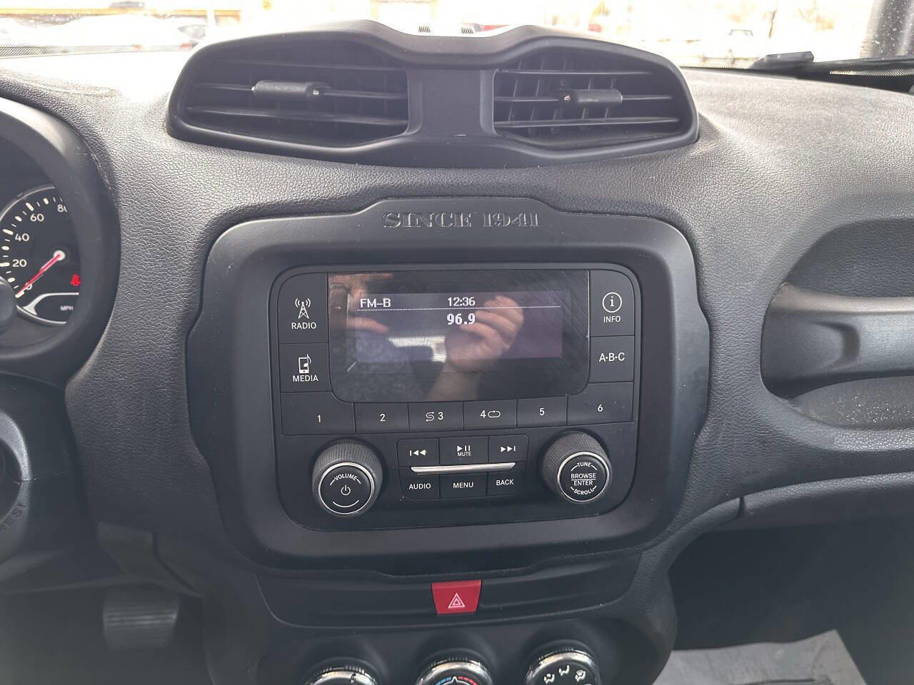 Used 2017 Jeep Renegade Sport w/ Power & Air Group image 15