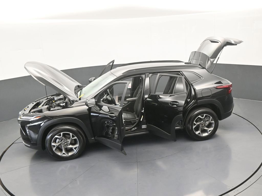 Used 2025 Chevrolet Trax LT w/ Driver Confidence Package FWD image 61
