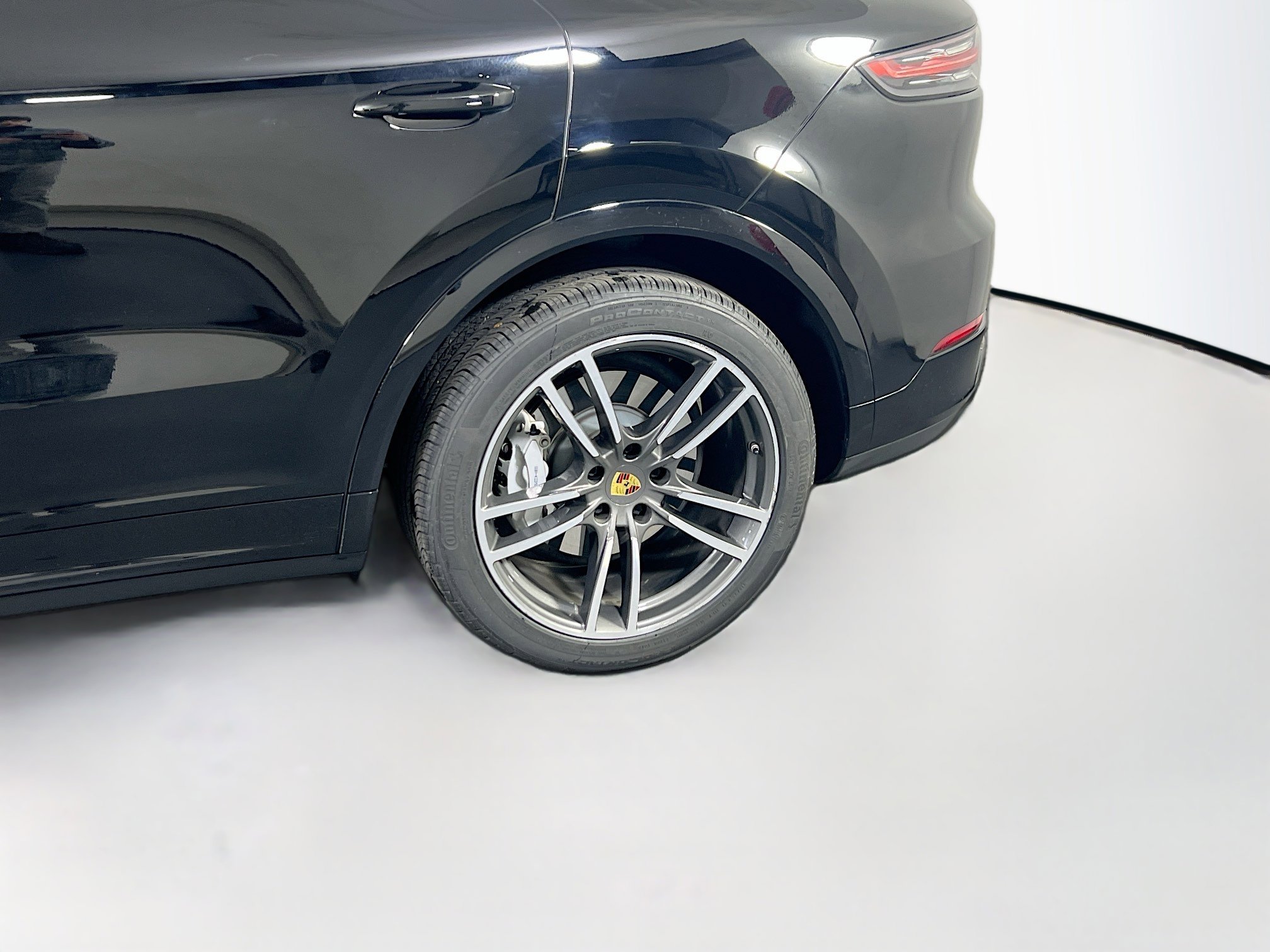Used 2020 Porsche Cayenne Turbo AWD/4WD image 30
