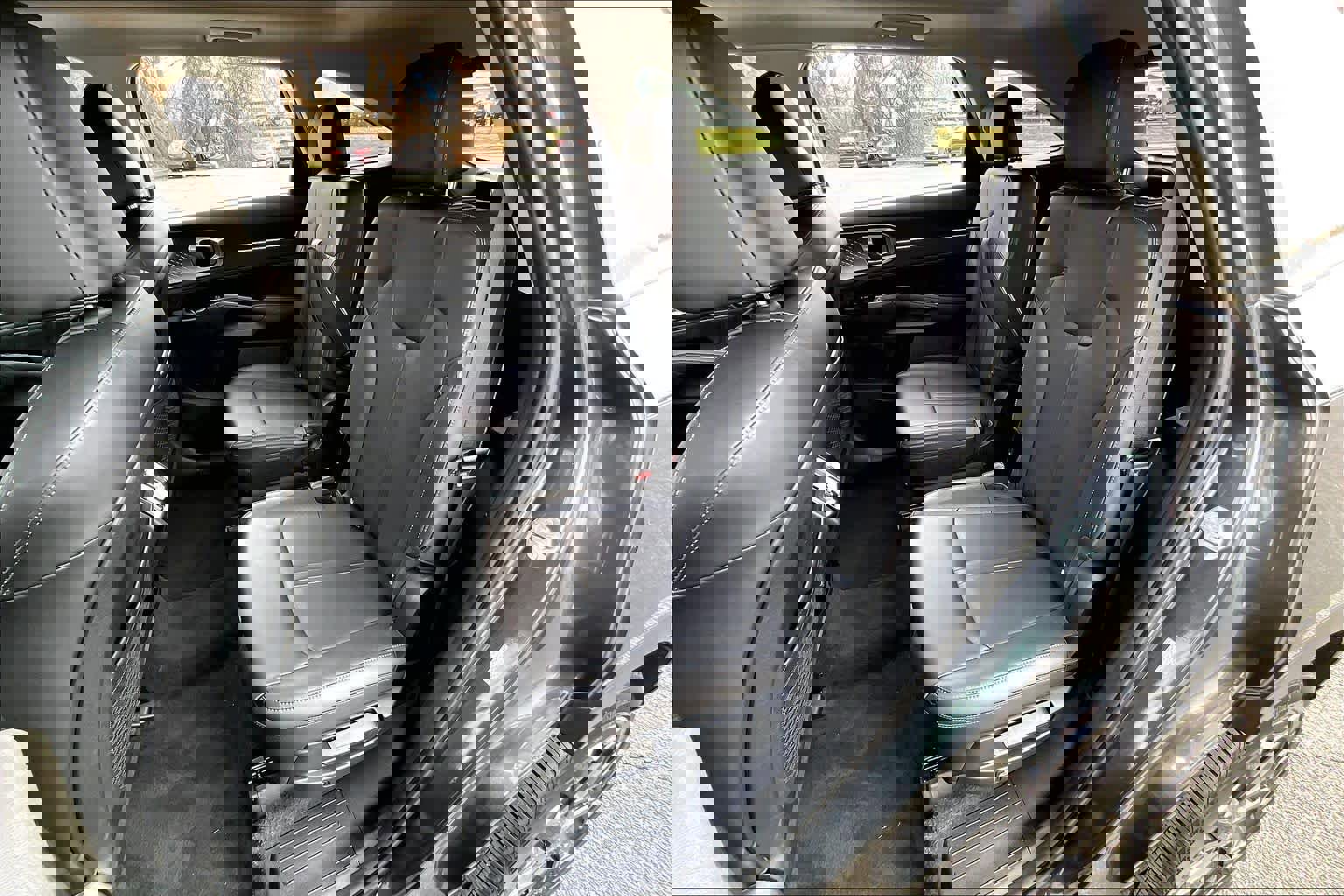 Used 2024 Kia Sorento SX image 18