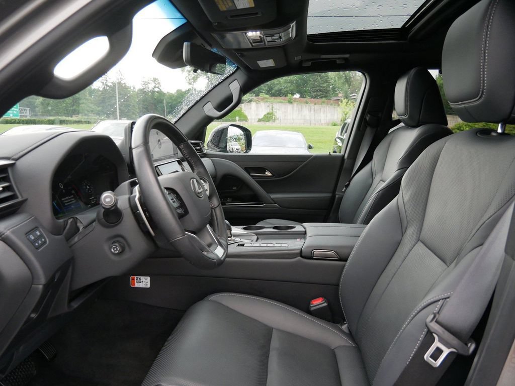 Certified 2025 Lexus LX 700h Luxury w/ Appearance Package AWD/4WD image 9