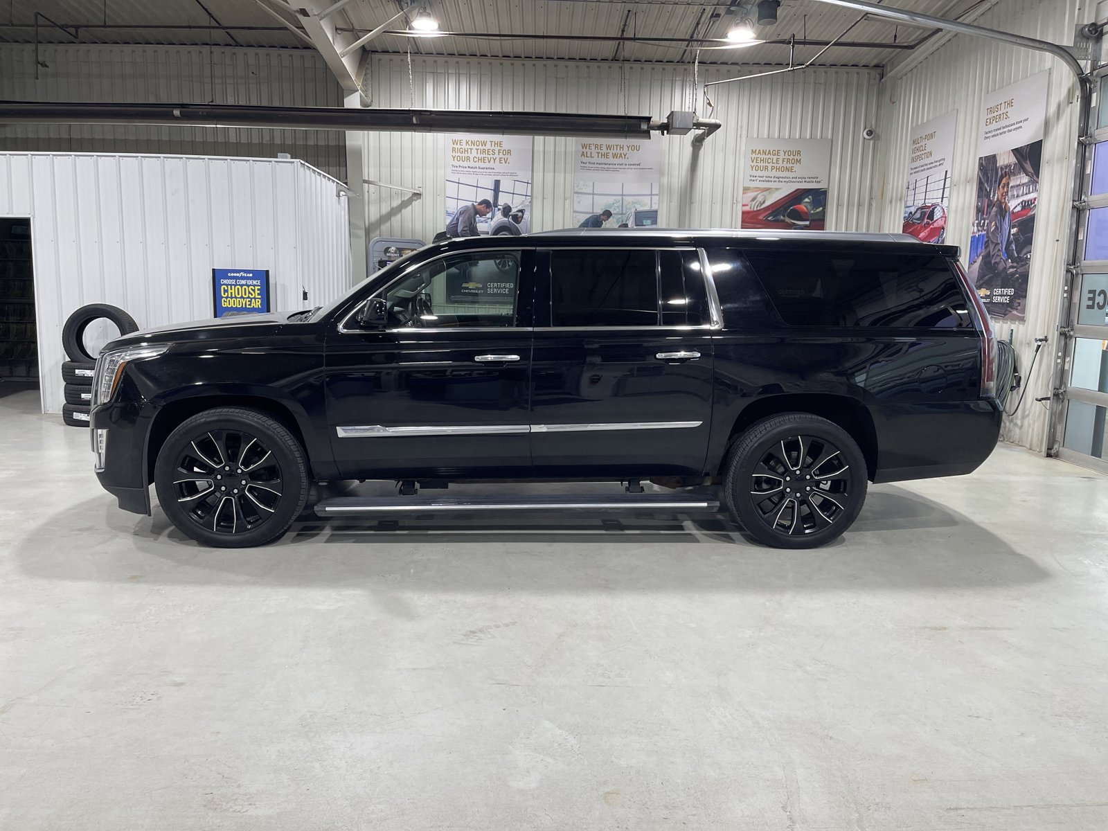 Used 2015 Cadillac Escalade ESV Premium AWD/4WD image 5