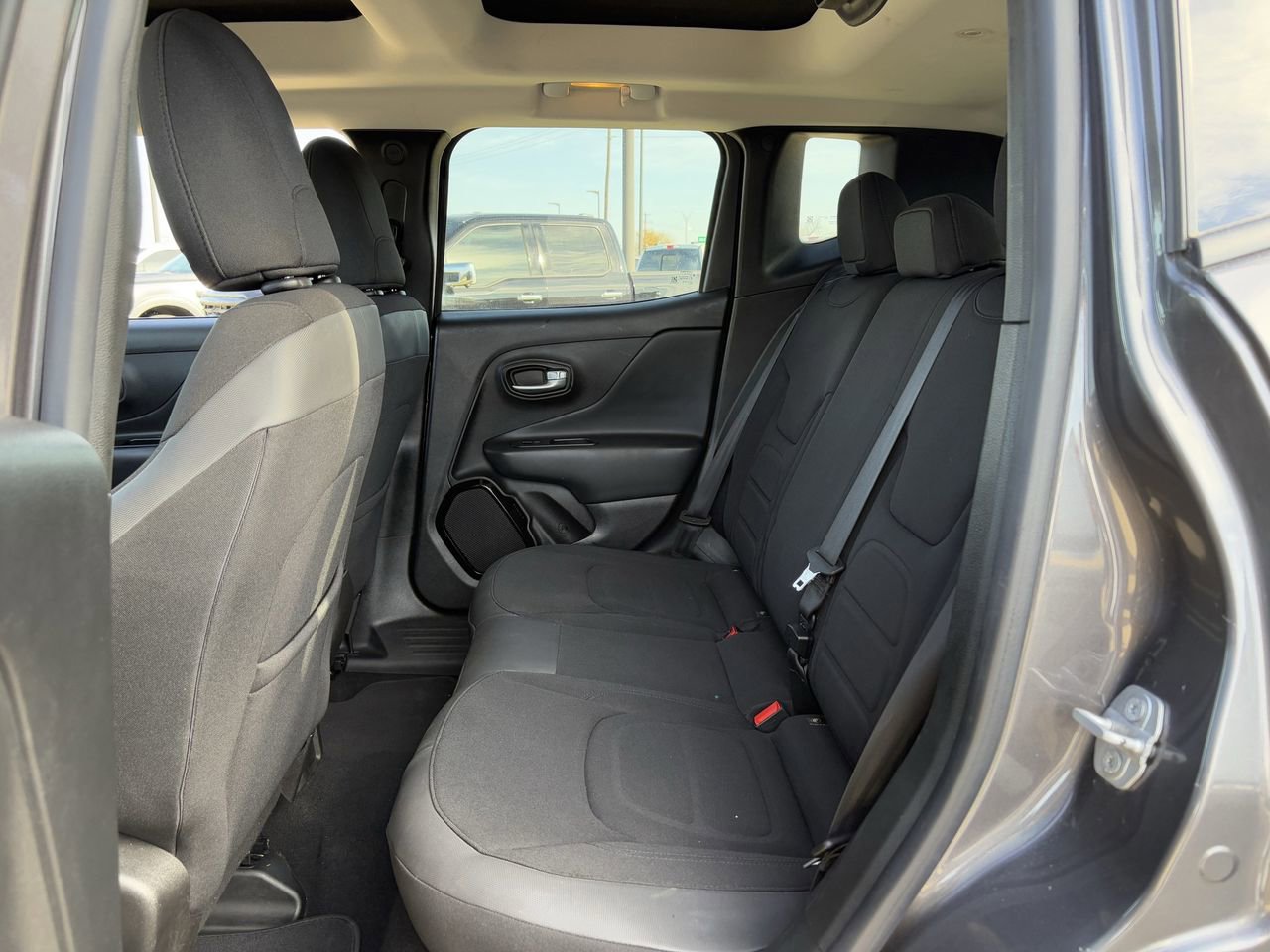 Used 2017 Jeep Renegade Altitude image 27