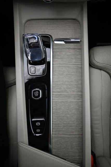 Used 2022 Volvo XC60 B5 Inscription w/ Climate Package image 10