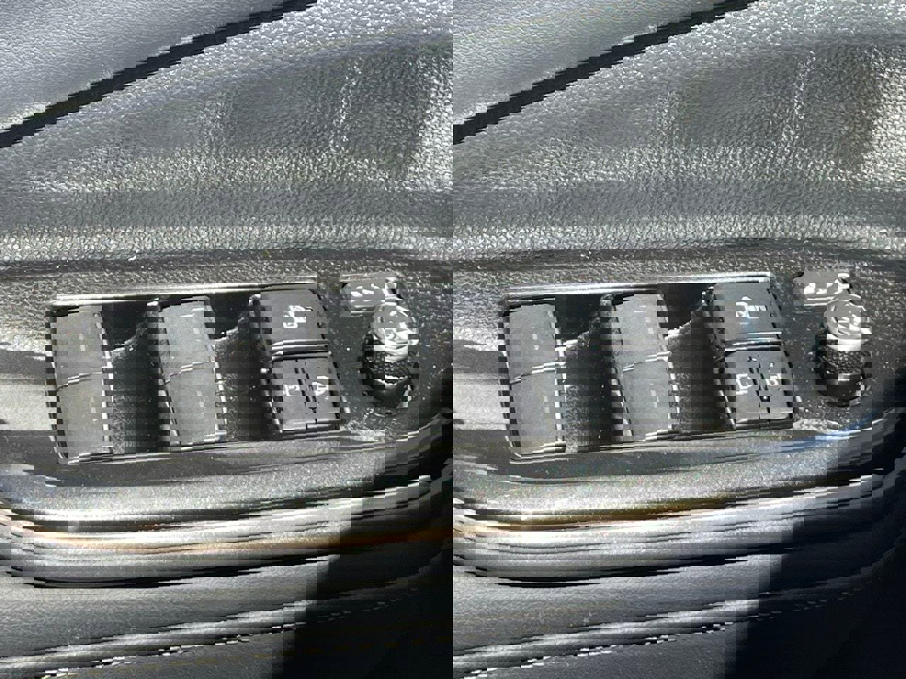 Used 2025 Toyota Crown Limited w/ Carpet Mat Package (TMS) image 10