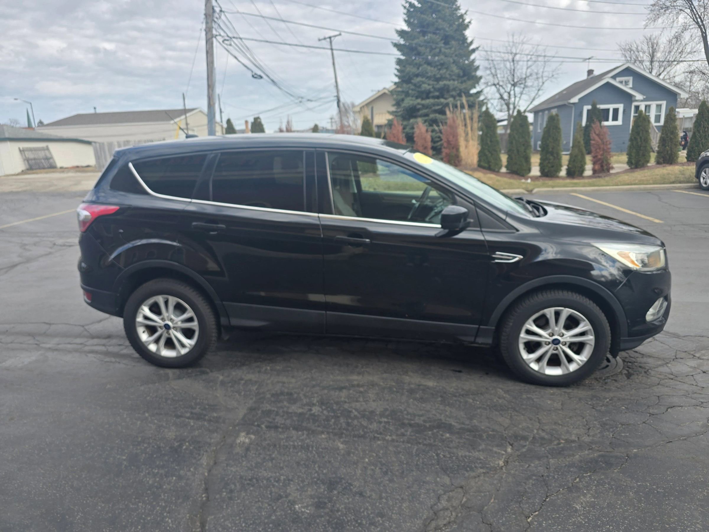 Used 2017 Ford Escape SE image 15