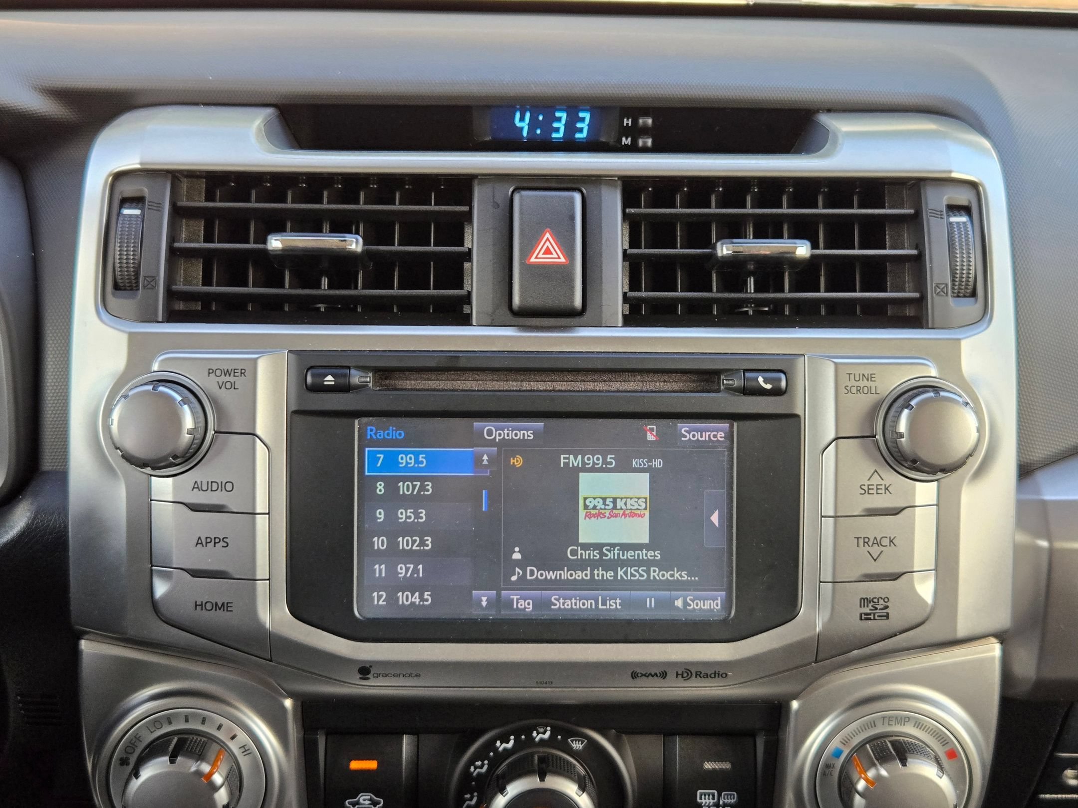 Used 2019 Toyota 4Runner SR5 AWD/4WD image 18