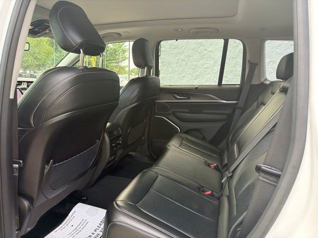 Used 2023 Jeep Grand Cherokee Limited w/ Luxury Tech Group II AWD/4WD image 15