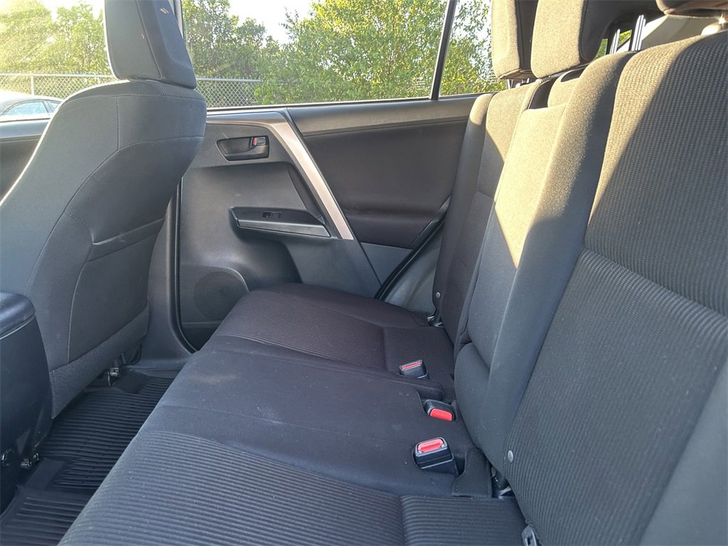Used 2018 Toyota RAV4 LE image 15