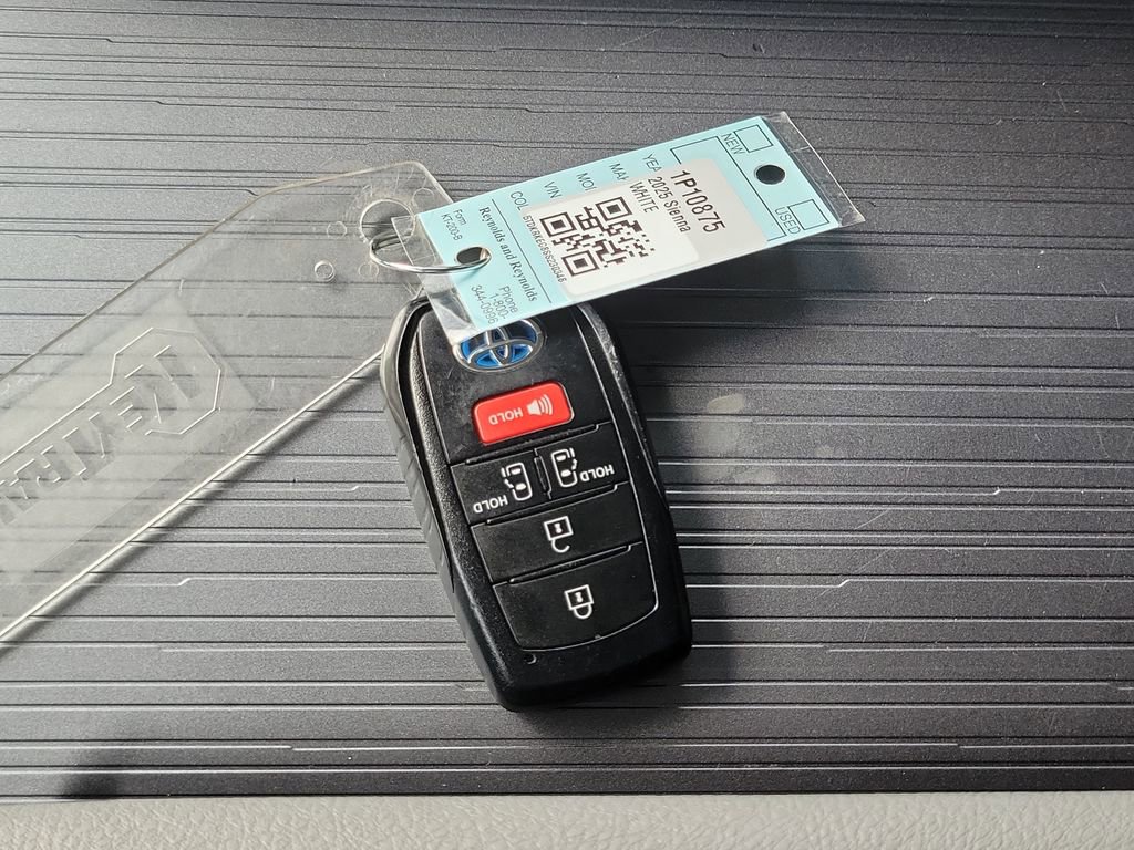 Certified 2025 Toyota Sienna LE image 28