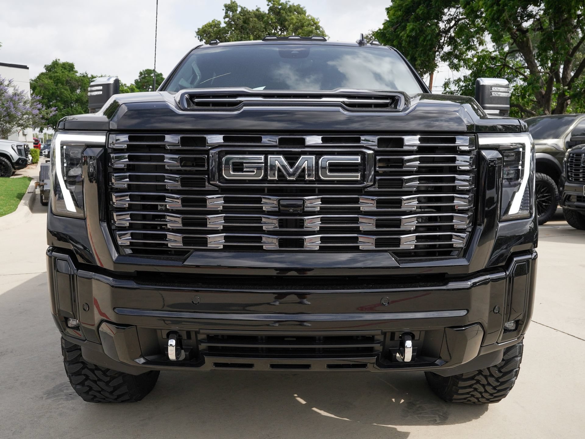 Used 2026 GMC Sierra 2500 Denali Ultimate AWD/4WD image 3
