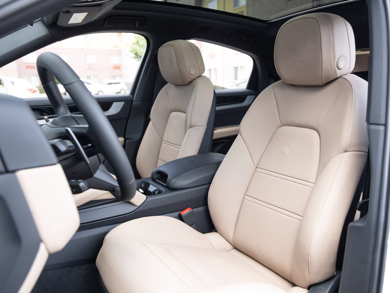 New 2026 Porsche Cayenne Coupe AWD/4WD image 5