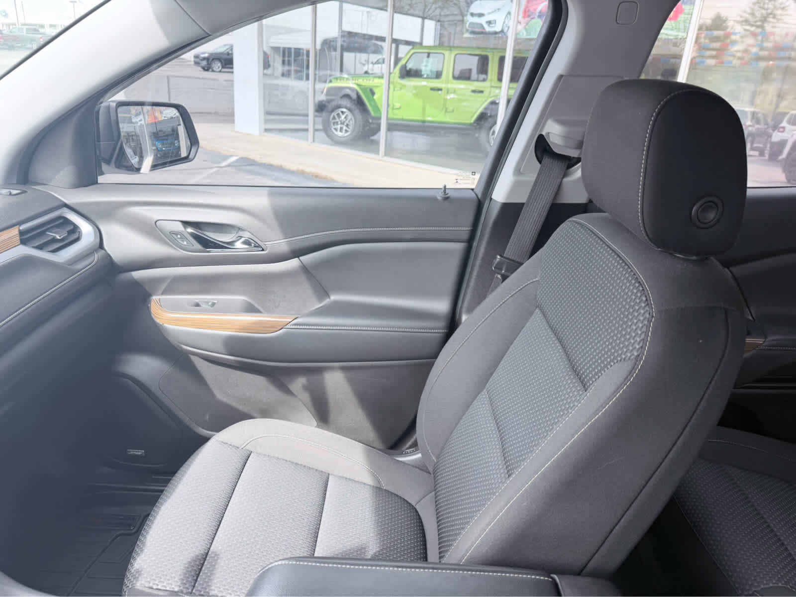 Used 2022 GMC Acadia SLE w/ Driver Convenience Package image 30