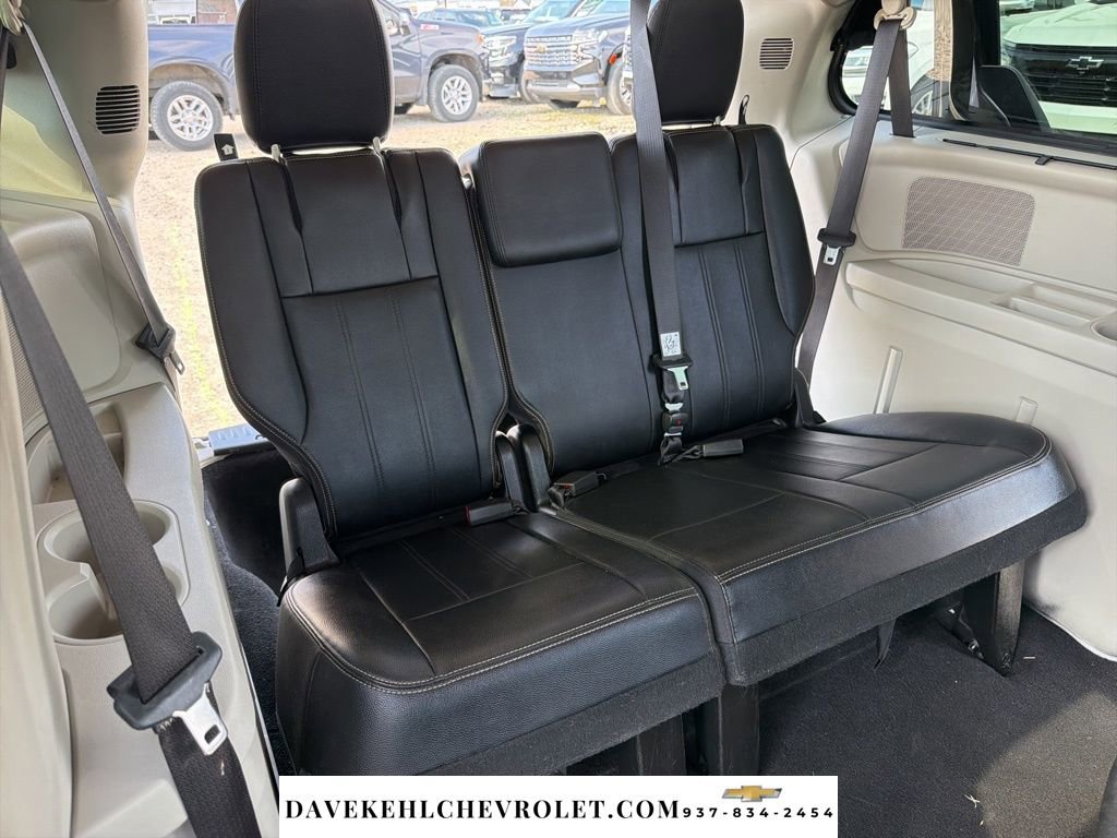 Used 2015 Chrysler Town & Country Touring image 20