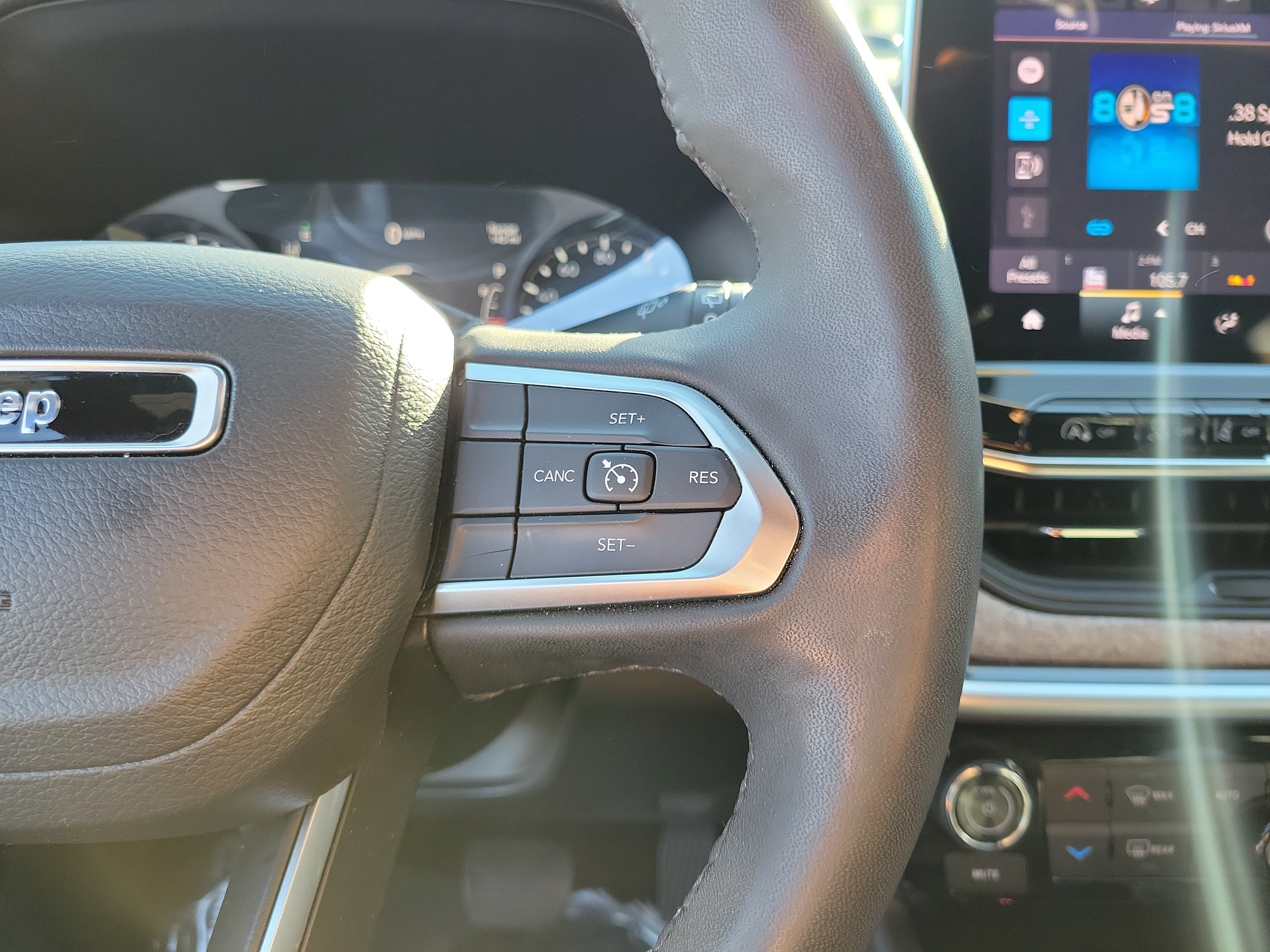 Used 2023 Jeep Compass Latitude w/ Convenience Group AWD/4WD image 23