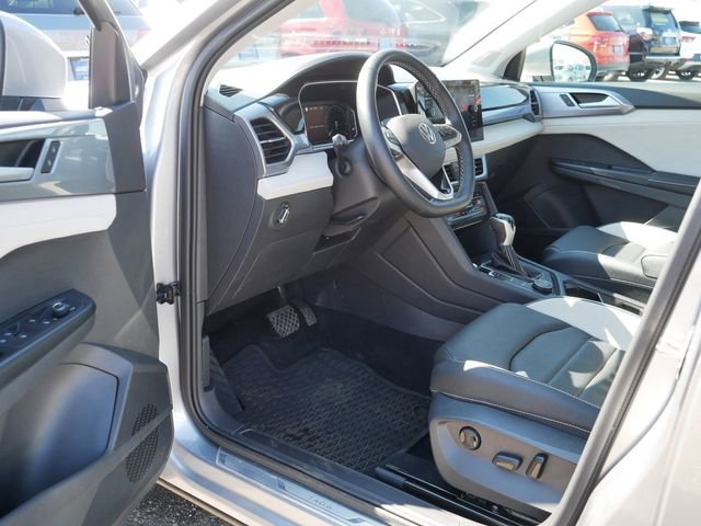 Certified 2025 Volkswagen Taos SEL AWD/4WD image 12