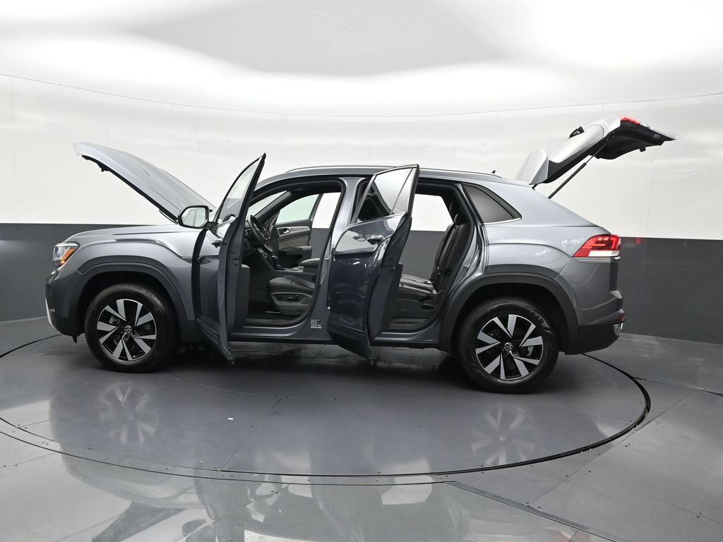 Used 2022 Volkswagen Atlas Cross Sport SE FWD image 38