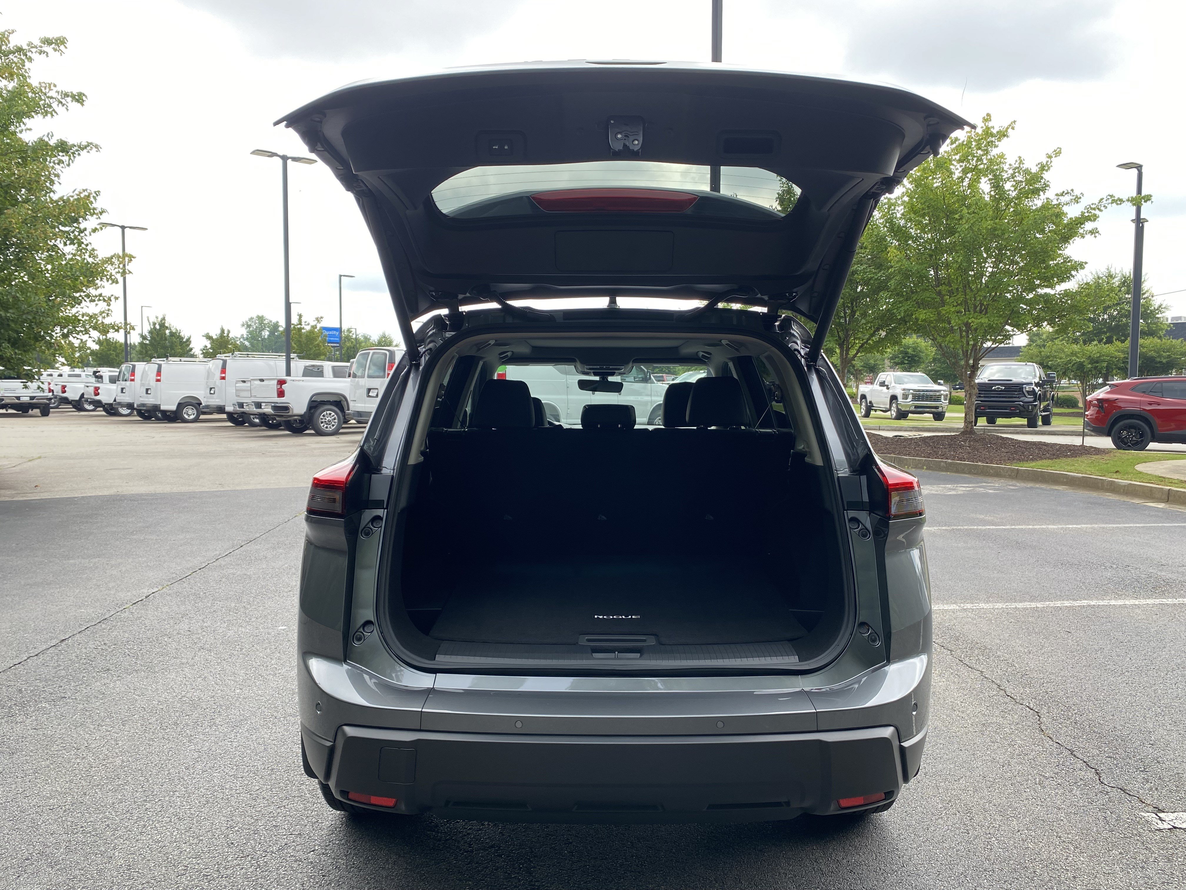 Used 2026 Nissan Rogue Dark Armor FWD image 11