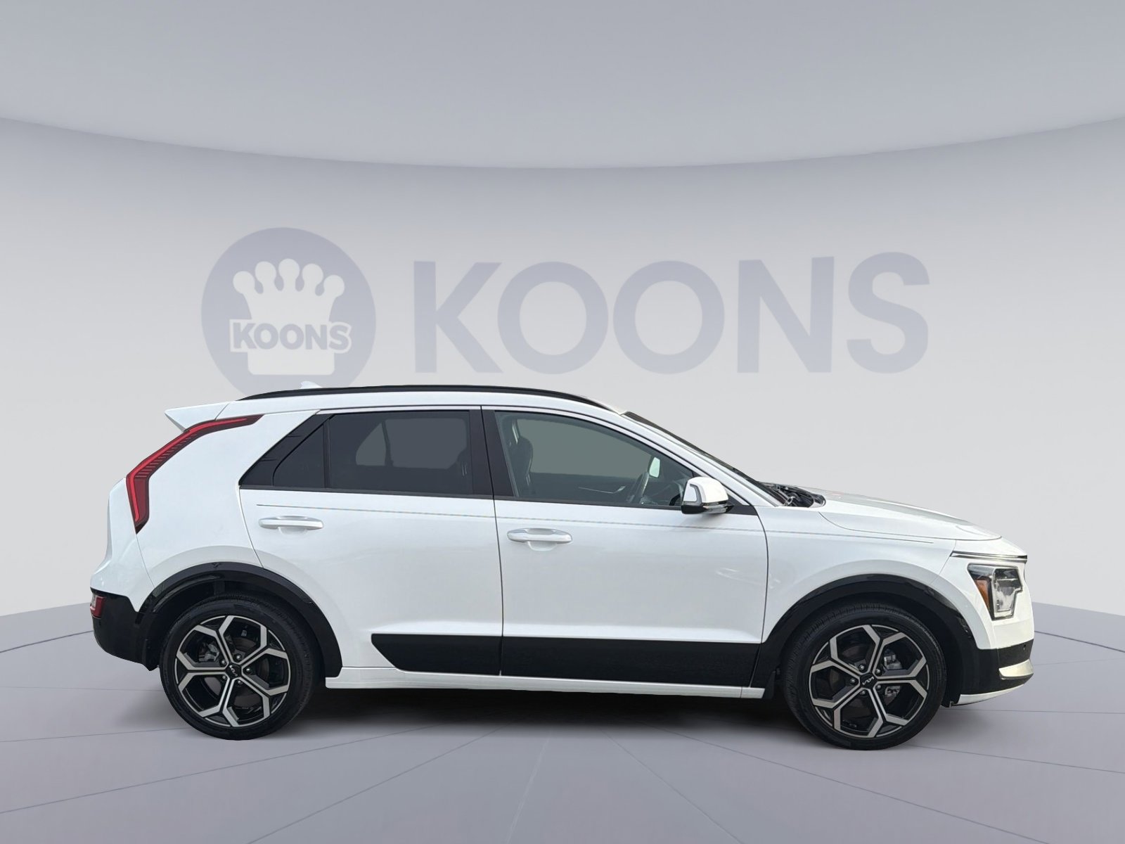 Used 2024 Kia Niro SX Touring image 5