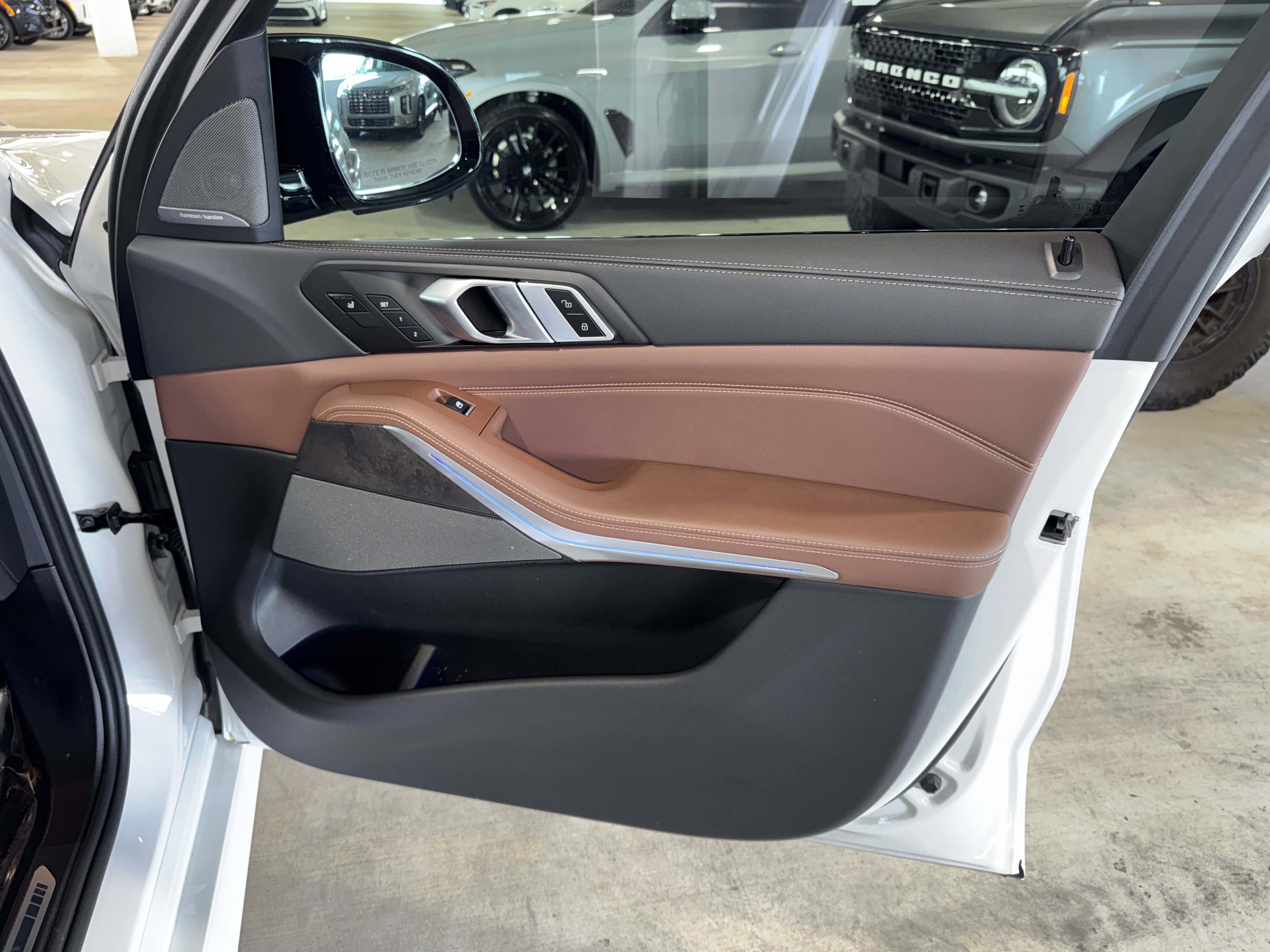 Used 2025 BMW X5 M60i image 9