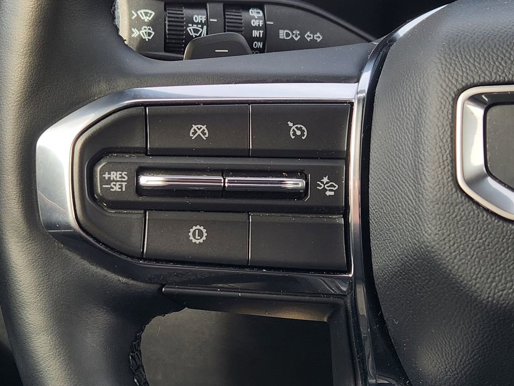 Used 2025 GMC Acadia Elevation image 28