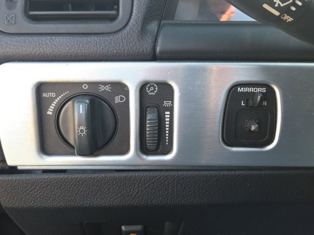 Used 2003 Ford Thunderbird image 31