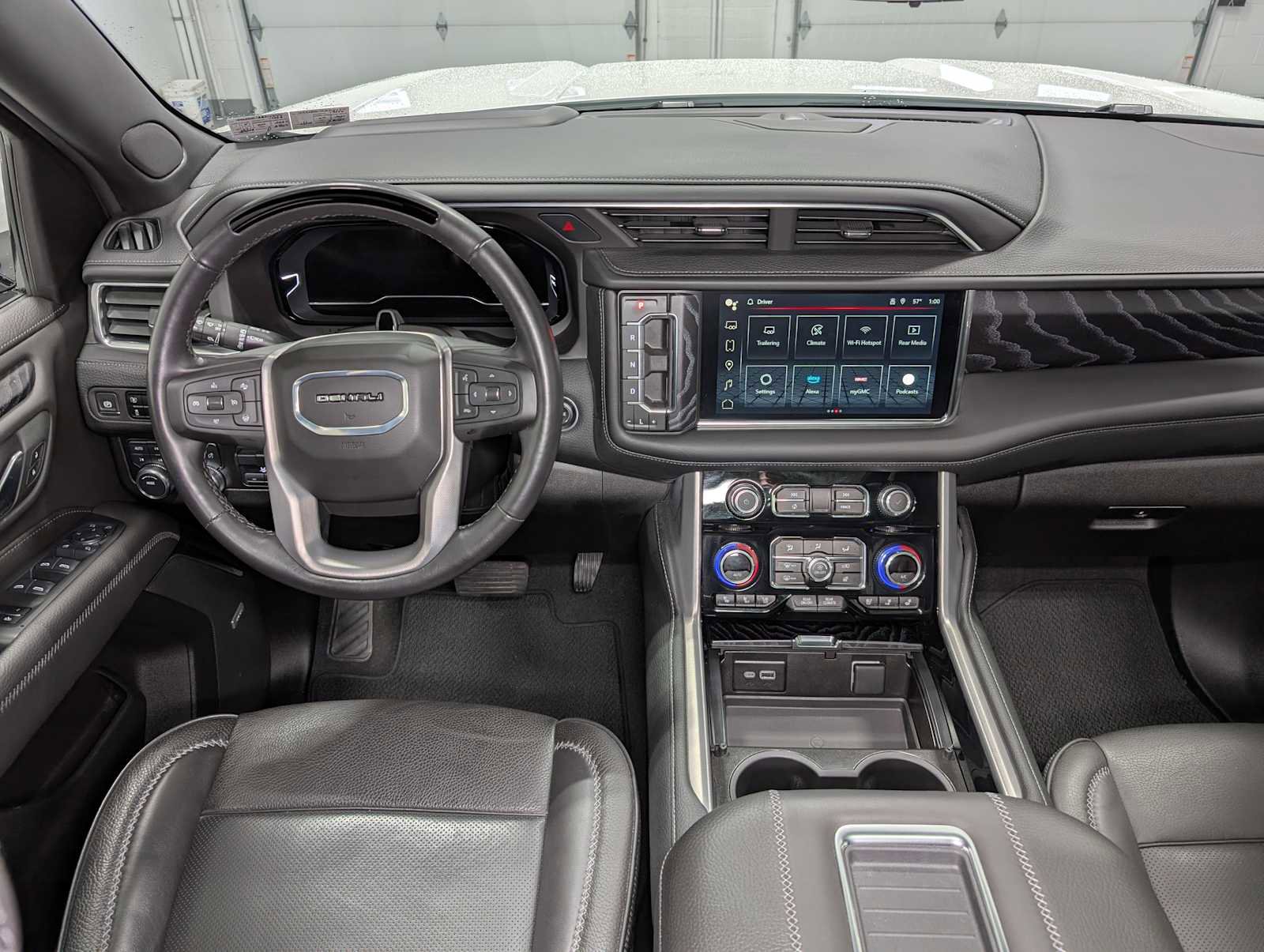 Used 2024 GMC Yukon Denali w/ Advanced Technology Package image 19