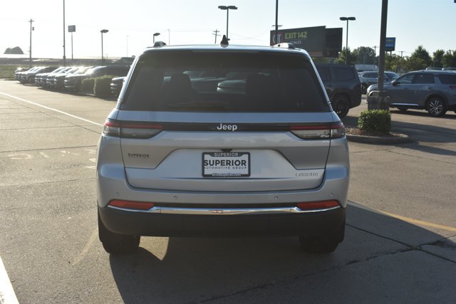Used 2025 Jeep Grand Cherokee Laredo RWD image 6