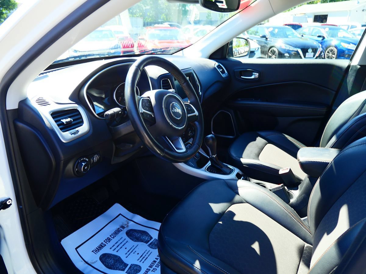 Used 2019 Jeep Compass Latitude w/ Popular Equipment Group AWD/4WD image 9