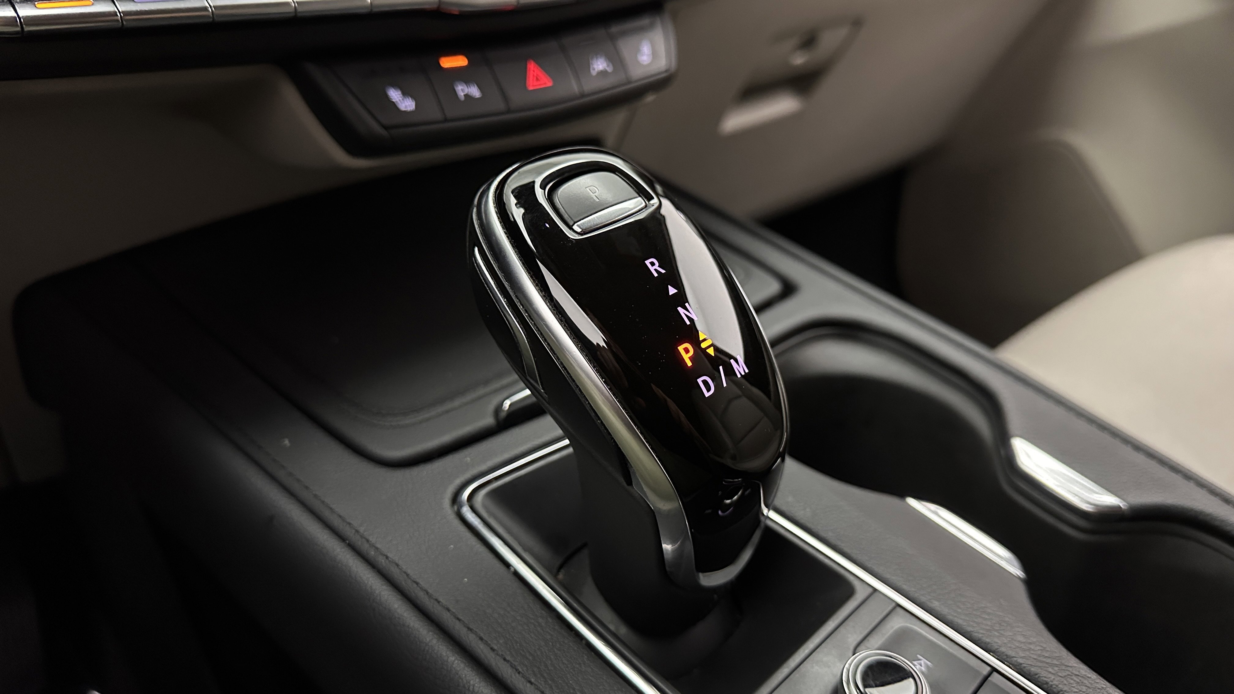 Used 2021 Cadillac XT4 Luxury w/ Cold Weather Package FWD image 16
