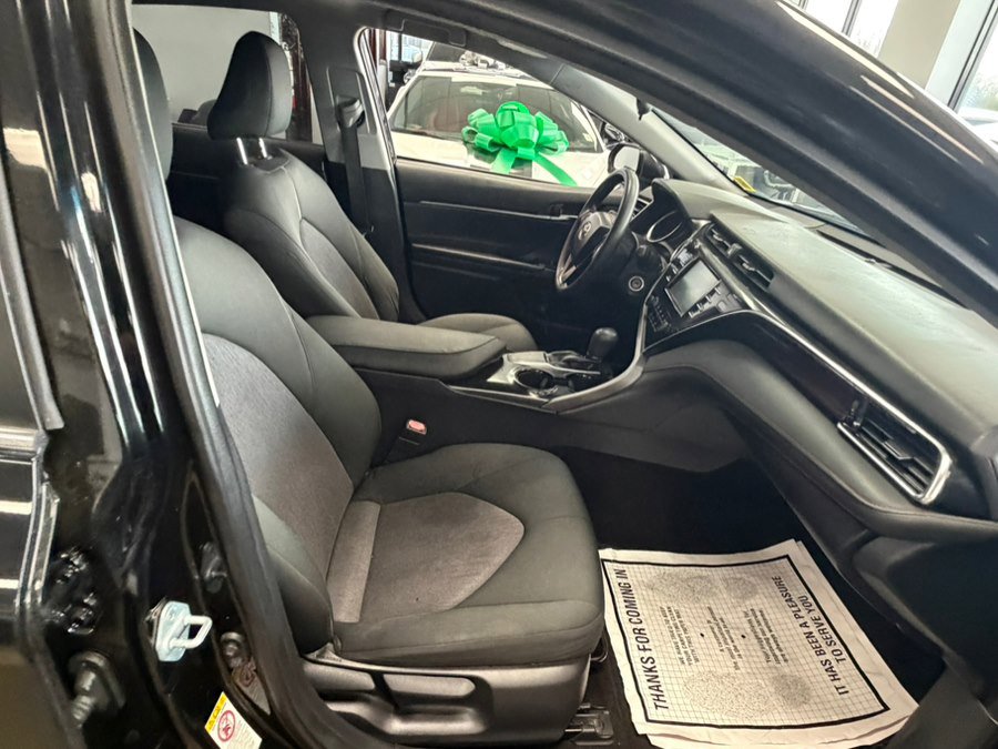 Used 2018 Toyota Camry LE FWD image 17