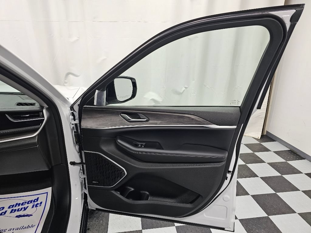 New 2023 Jeep Grand Cherokee 4WD 4xe image 10