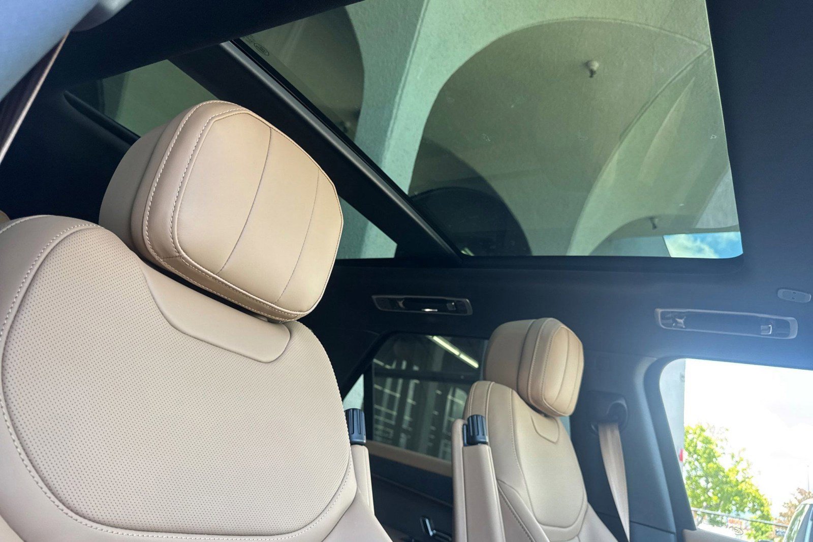 New 2026 Land Rover Range Rover Sport SE AWD/4WD image 14