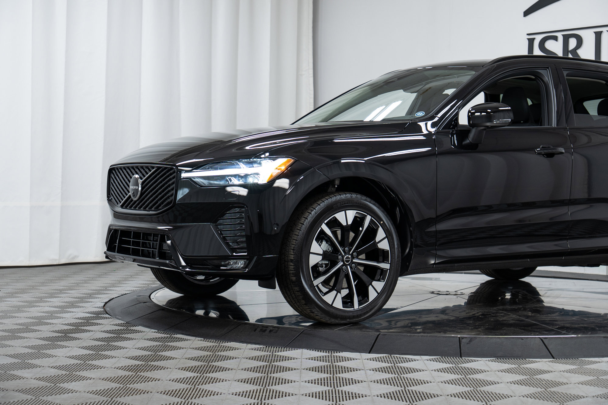 New 2026 Volvo XC60 B5 Plus w/ Protection Package Premier image 25