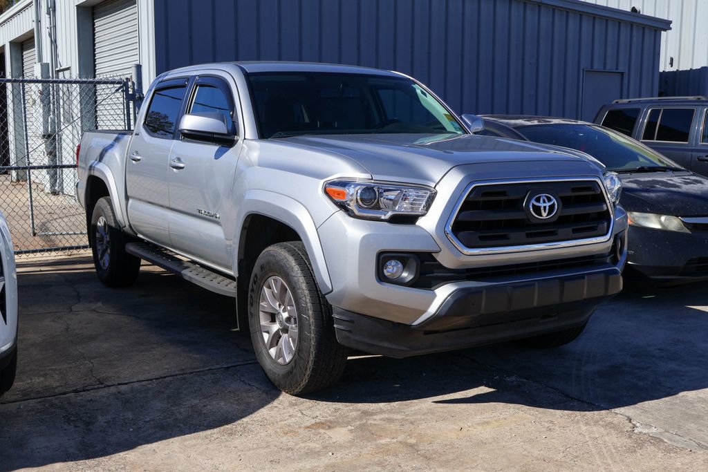 Used 2017 Toyota Tacoma 2WD Double Cab image 7